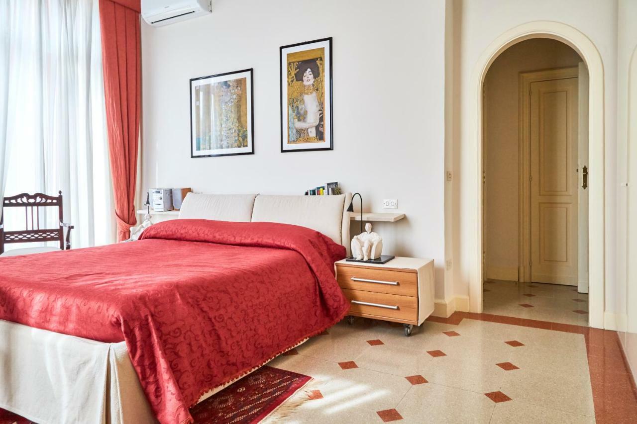 Suite Klimt P.Zza Amedeo Naples Exterior photo