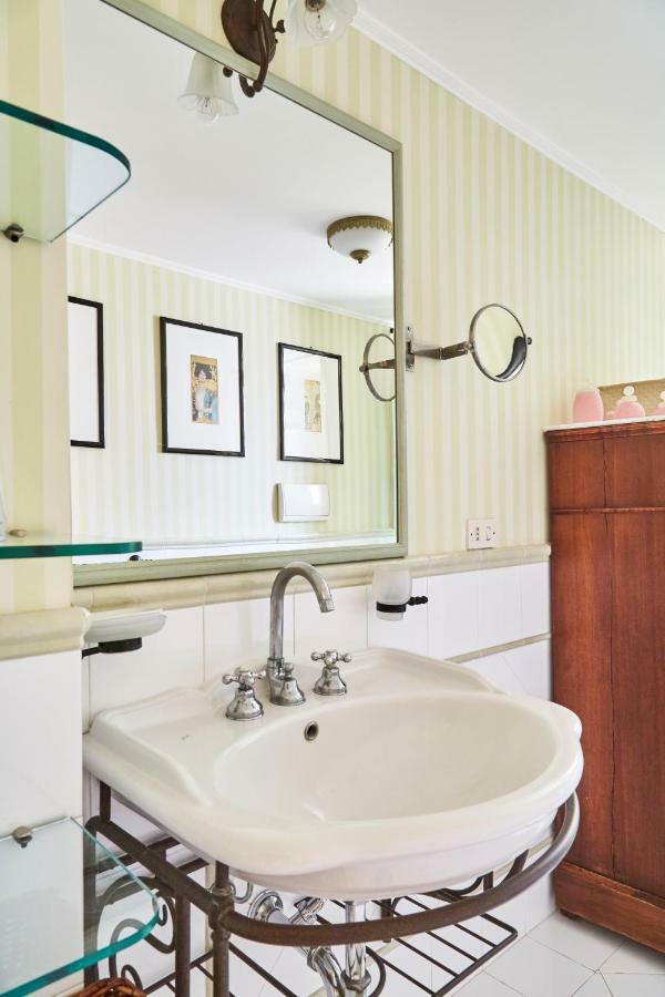 Suite Klimt P.Zza Amedeo Naples Exterior photo